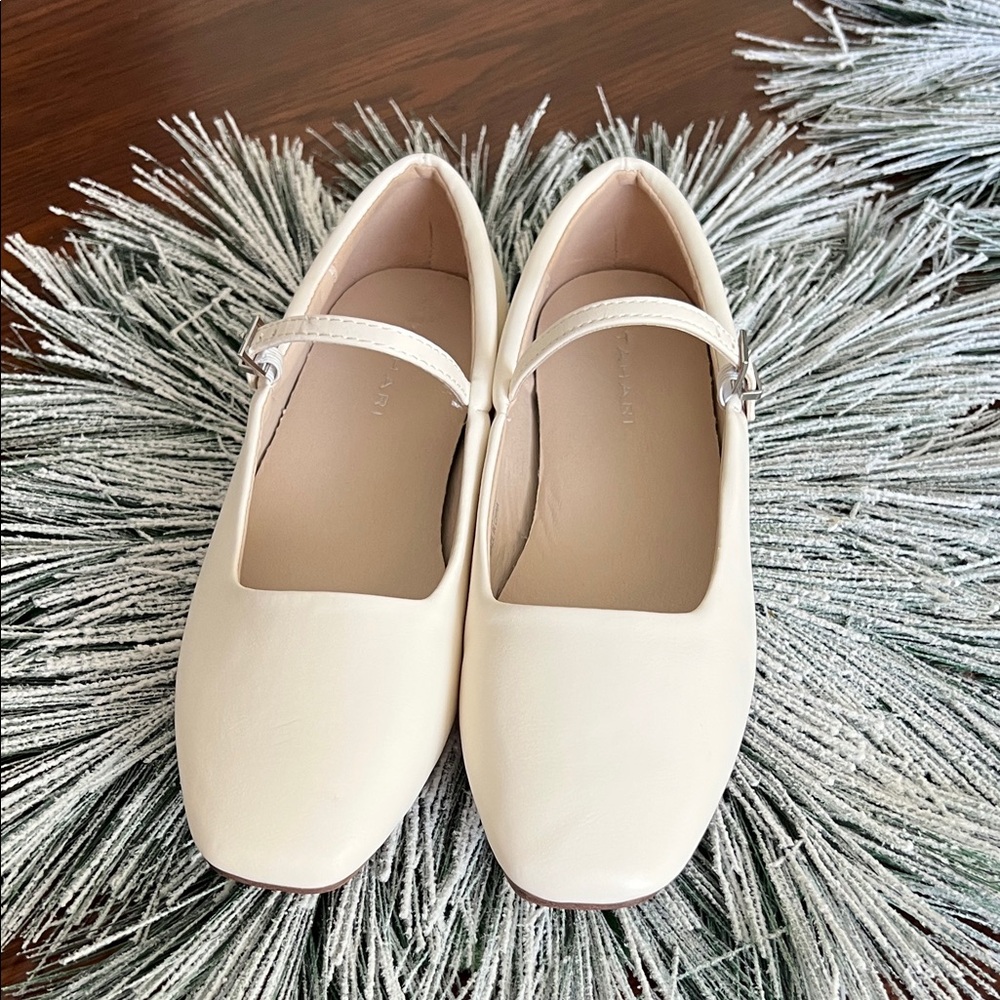 Tahari Elegant Cream Mary Jane Shoes